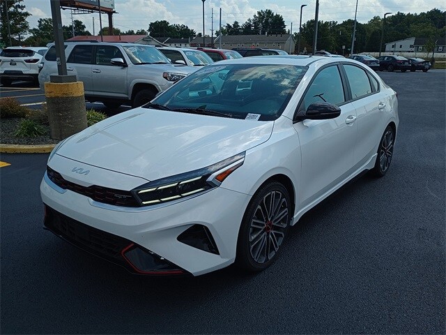 2023 Kia Forte GT photo 3