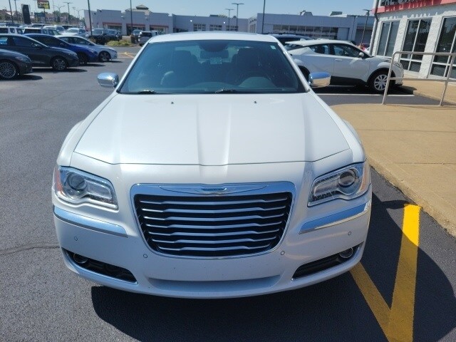 2014 Chrysler 300 C photo 2