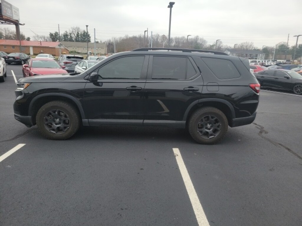 Used 2024 Honda Pilot TrailSport SUV