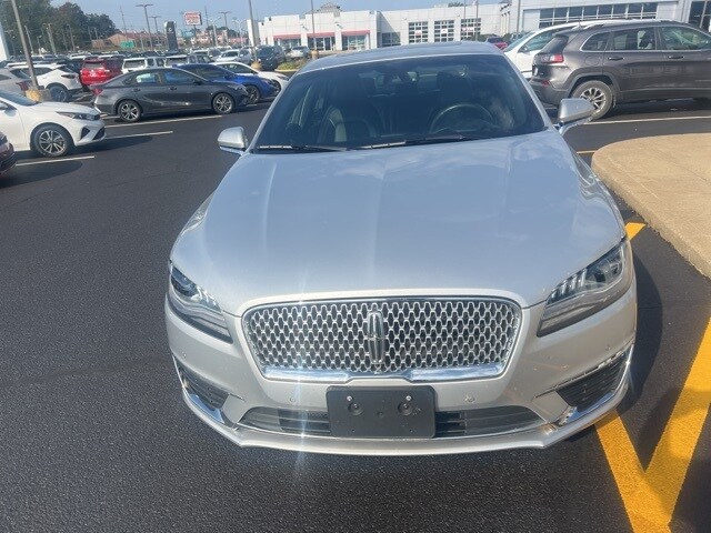 2019 Lincoln MKZ Hybrid Reserve photo 3