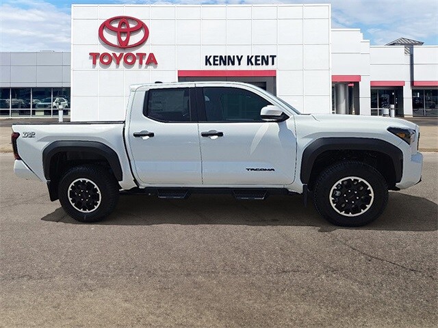 2025 Toyota Tacoma TRD photo 2