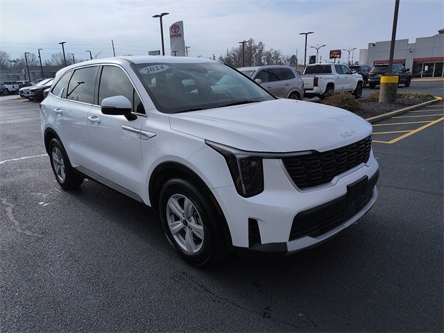 2024 Kia Sorento LX's photo
