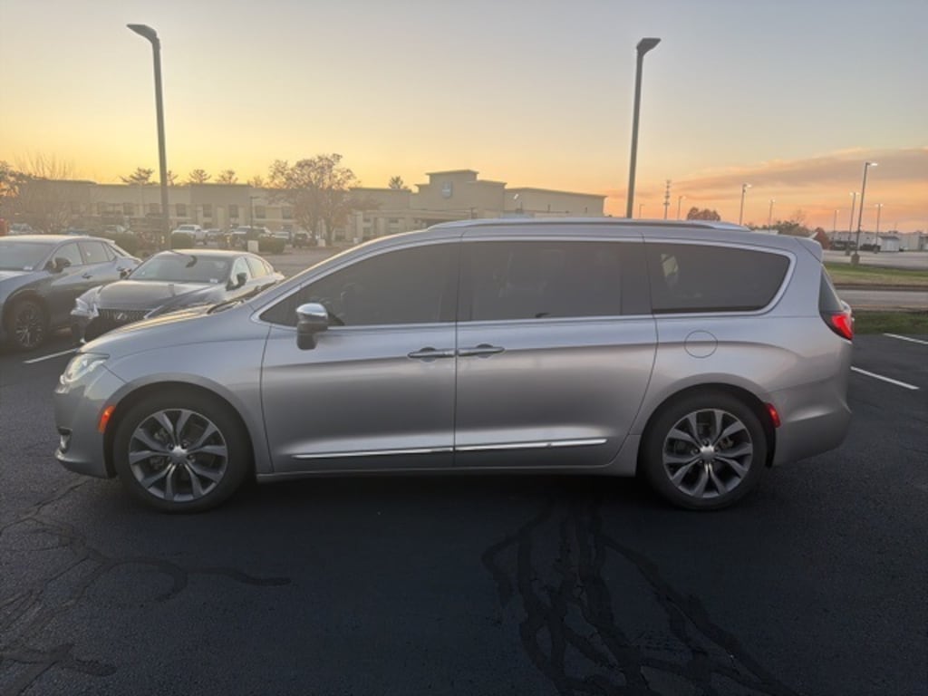 Used 2018 Chrysler Pacifica Limited Van