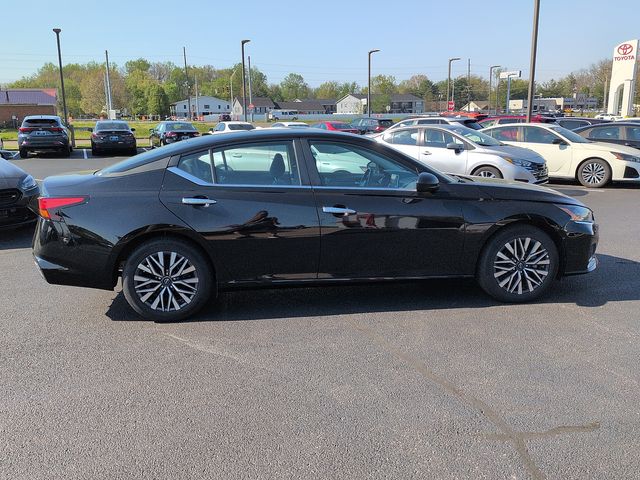 2025 Nissan Altima SV - Photo 8