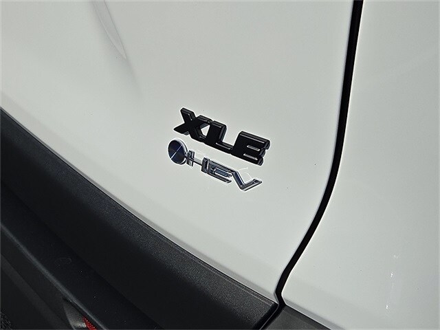 2025 Toyota RAV4 Hybrid XLE photo 4