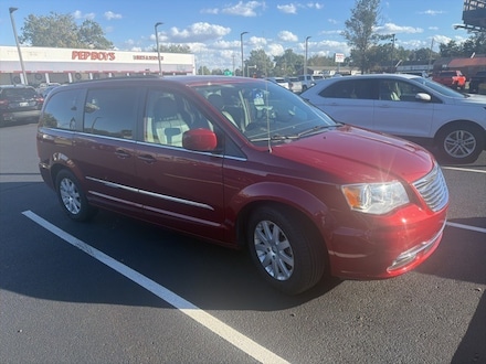 2016 Chrysler Town & Country Touring Van LWB Passenger Van