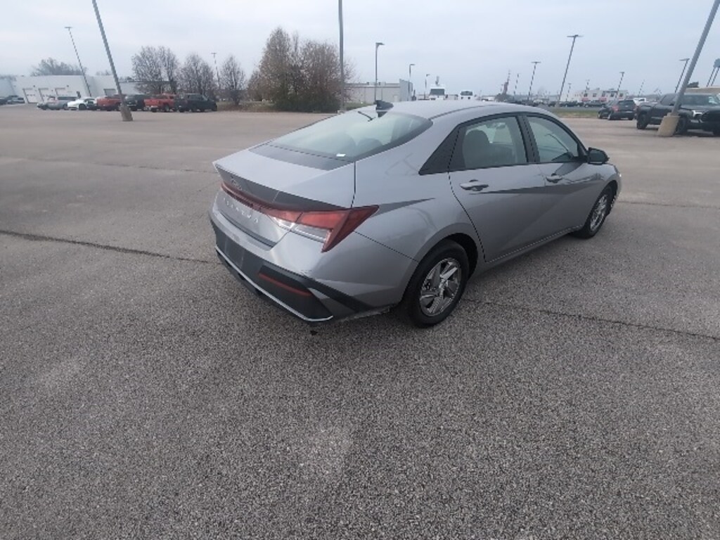 Used 2025 Hyundai Elantra SE Sedan