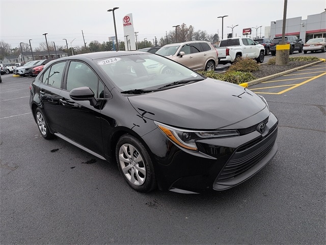 2024 Toyota Corolla LE's photo