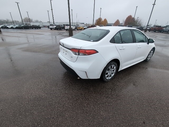 2025 Toyota Corolla LE photo 3