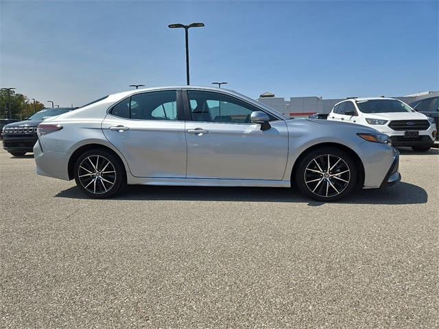 Certified 2022 Toyota Camry SE with VIN 4T1G11AK9NU663967 for sale in Evansville, IN