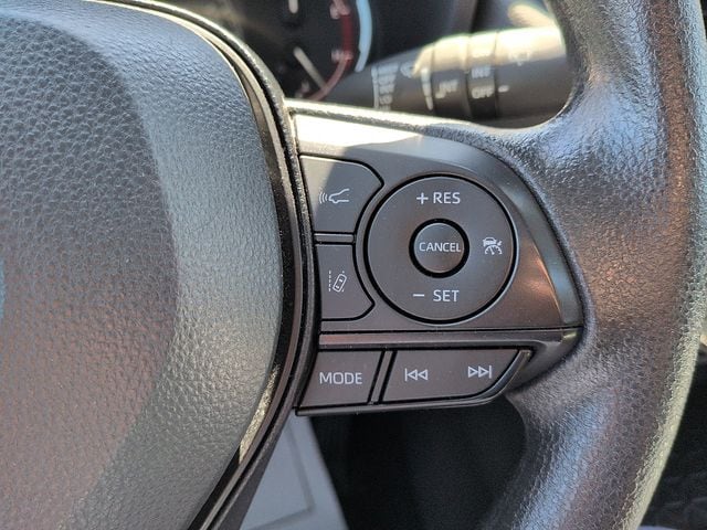 2025 Toyota RAV4 XLE - Photo 20