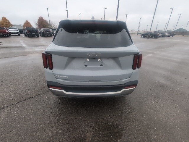 2025 Kia Sorento S photo 4