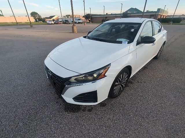 2025 Nissan Altima SV - Photo 11