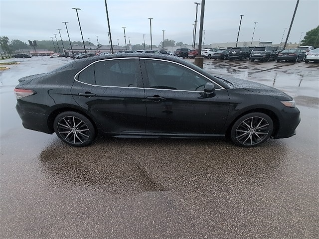 Certified 2022 Toyota Camry SE with VIN 4T1T11AK1NU066410 for sale in Evansville, IN