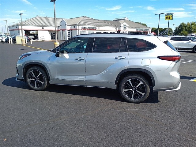 2022 Toyota Highlander XSE photo 3