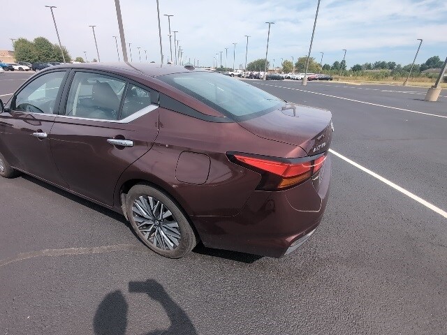 2024 Nissan Altima 2.5 SV photo 2