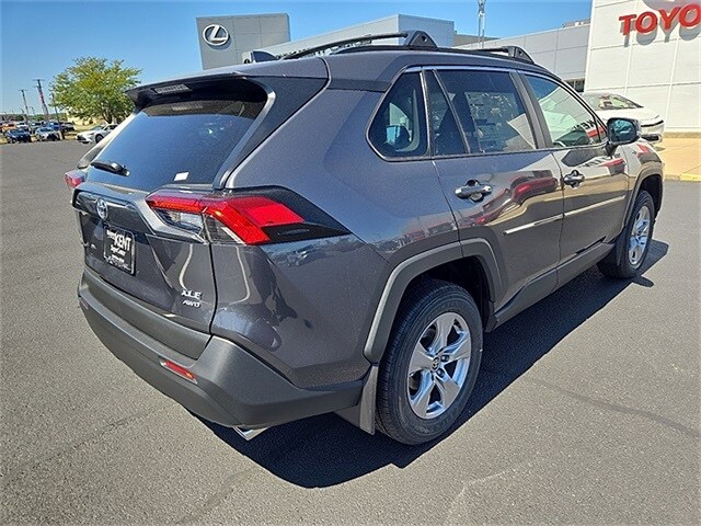 2025 Toyota RAV4 XLE photo 3