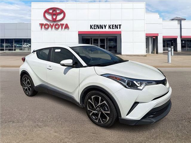 2019 Toyota C-HR XLE's photo