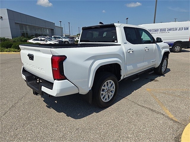 2025 Toyota Tacoma SR5 photo 3
