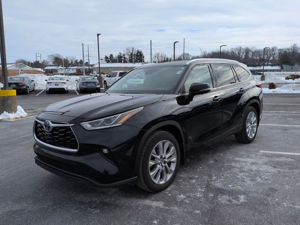 Used 2023 Toyota Highlander L SUV