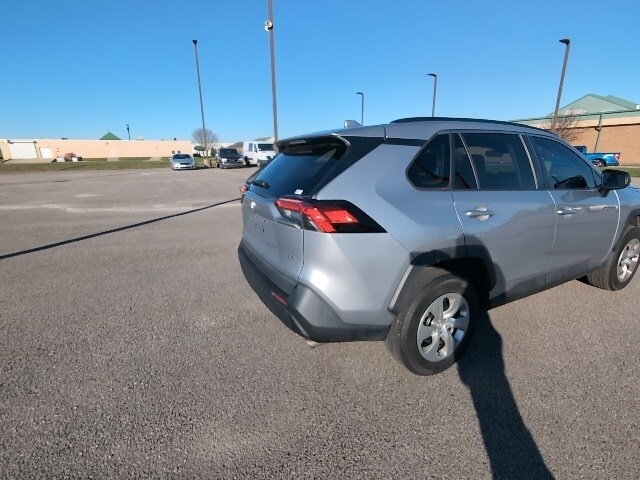 2021 Toyota RAV4 LE photo 2