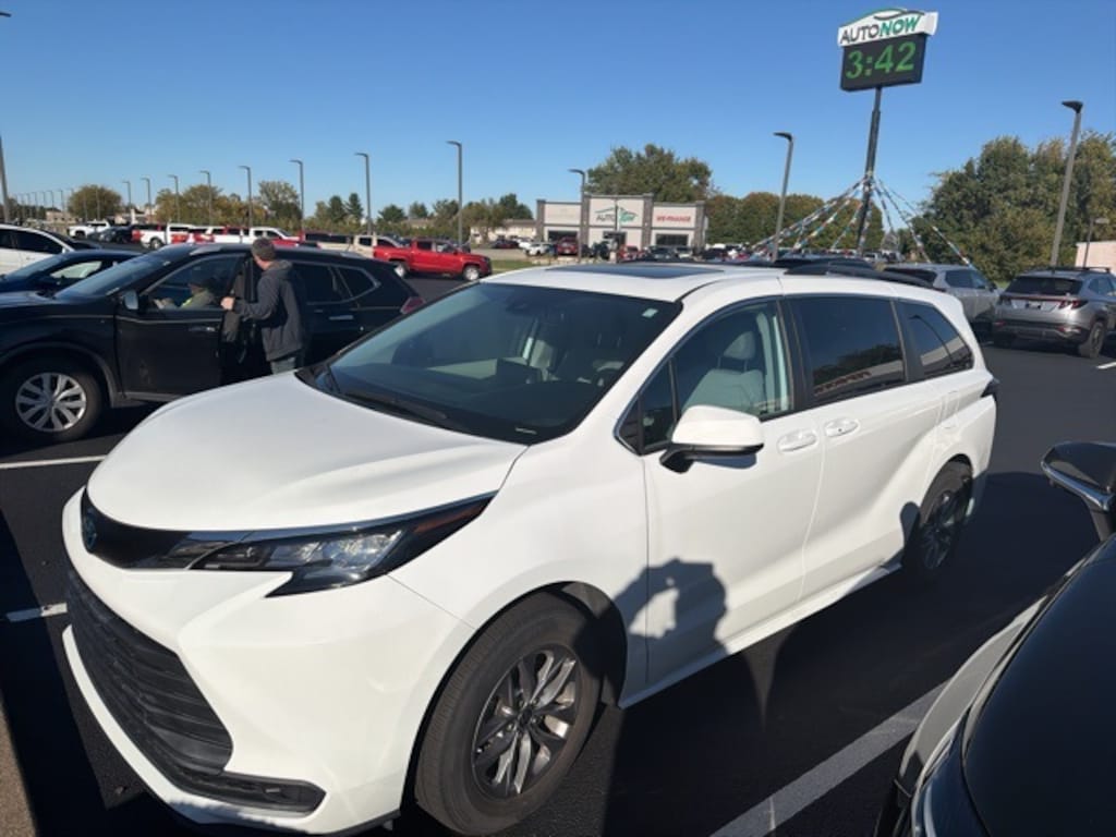 Used 2021 Toyota Sienna LE Van