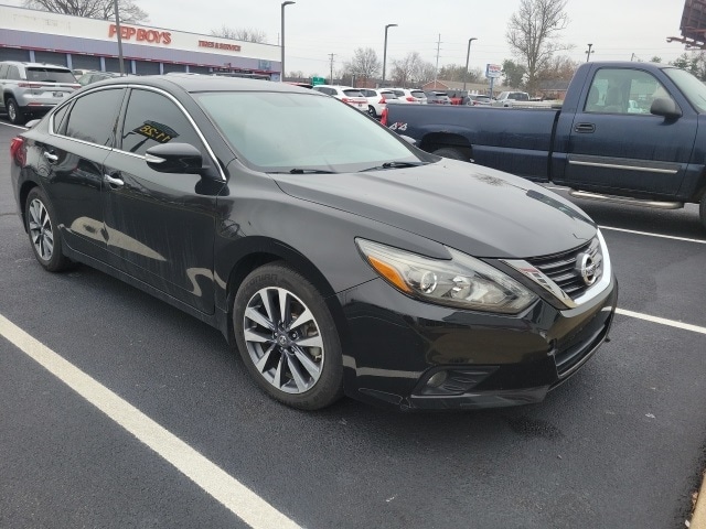 2017 Nissan Altima SL's photo