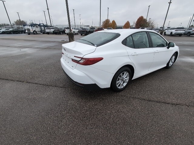 2025 Toyota Camry LE photo 3