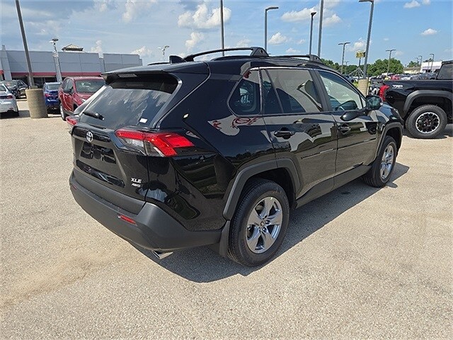 2025 Toyota RAV4 XLE photo 3
