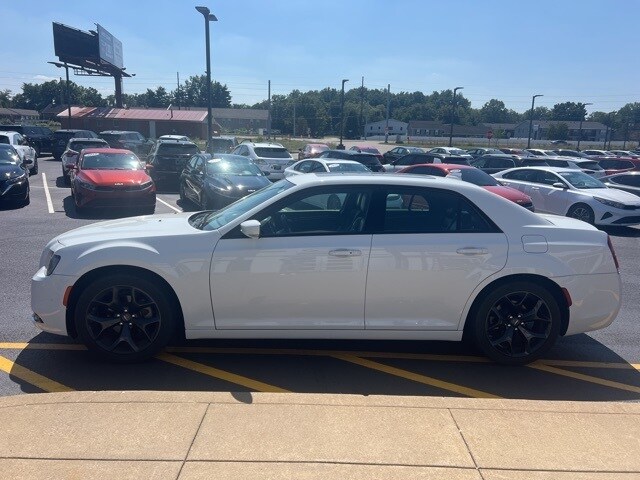 2022 Chrysler 300 S photo 3
