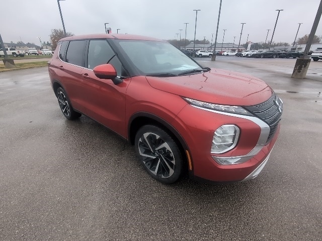 2024 Mitsubishi Outlander SE's photo