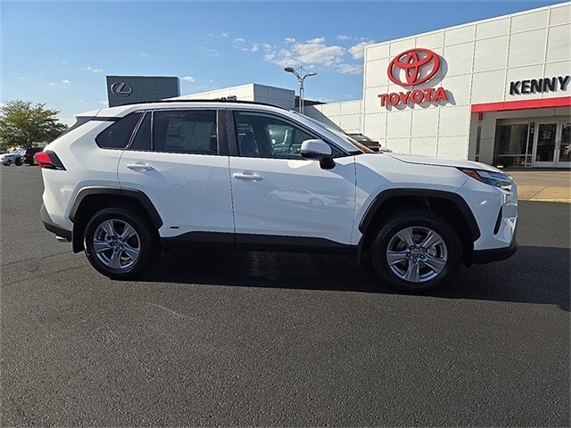 2025 Toyota RAV4 Hybrid XLE photo 2