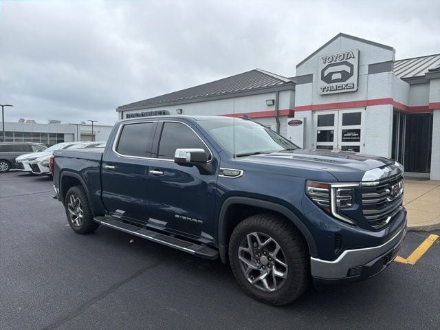 2022 GMC Sierra 4WD Crew Cab Short Box SLT's photo