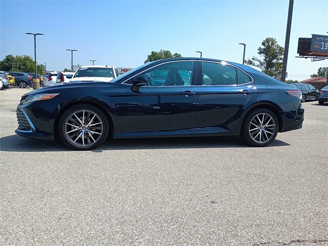 2021 Toyota Camry XLE photo 3