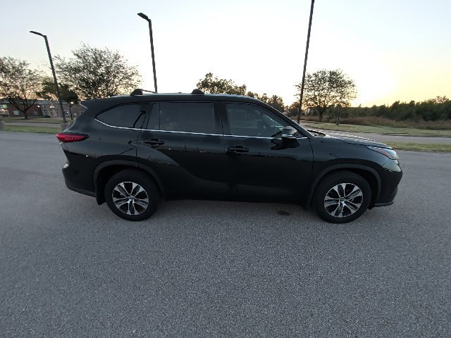Used 2021 Toyota Highlander XLE SUV