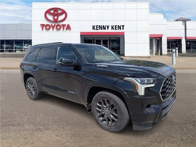 2023 Toyota Sequoia Platinum 4WD i-FORCE MAX Hybrid's photo