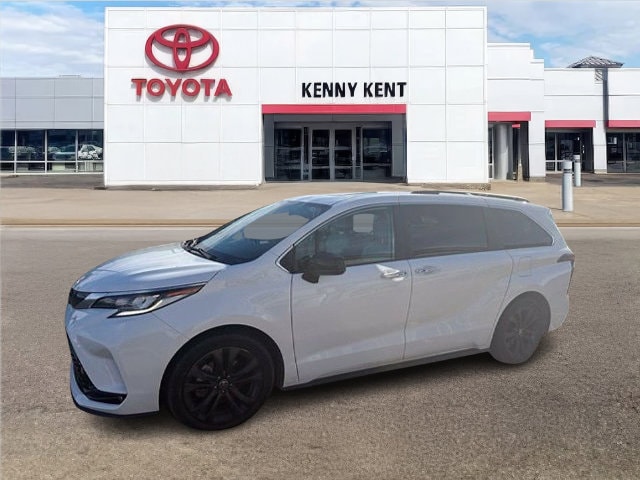 White 2022 Toyota Sienna Minivan Front-Wheel Drive Continuously Variable Transmission