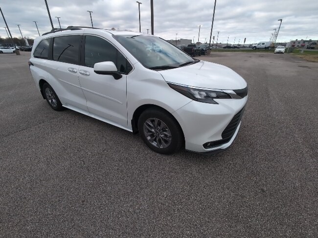 2025 Toyota Sienna XLE Van Passenger Van