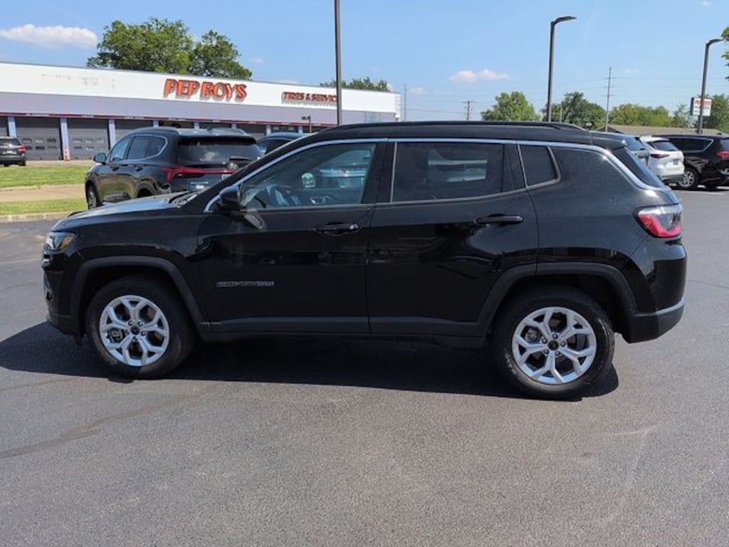 Used 2025 Jeep Compass Latitude SUV
