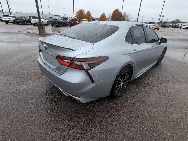 2024 Toyota Camry SE photo 2