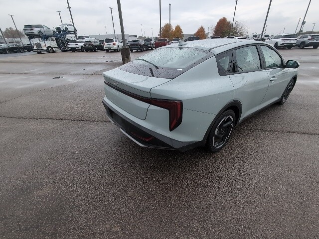 2025 Kia K4 EX photo 3