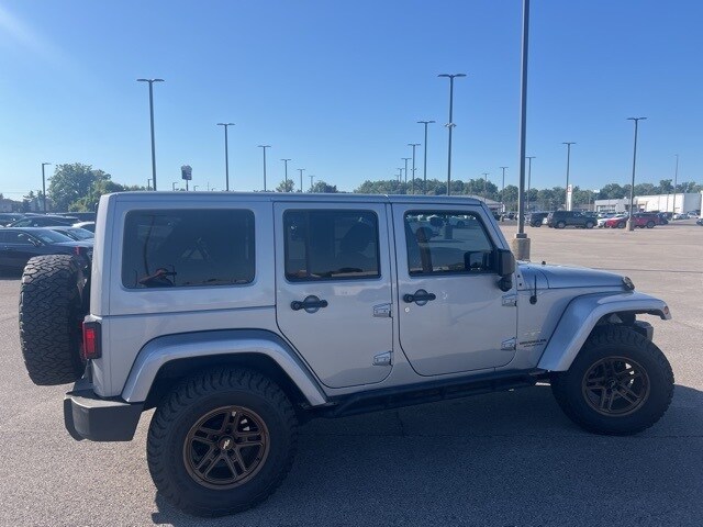 2015 Jeep Wrangler Unlimited Sahara photo 4