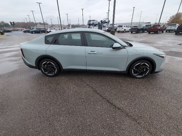 2025 Kia K4 EX photo 2