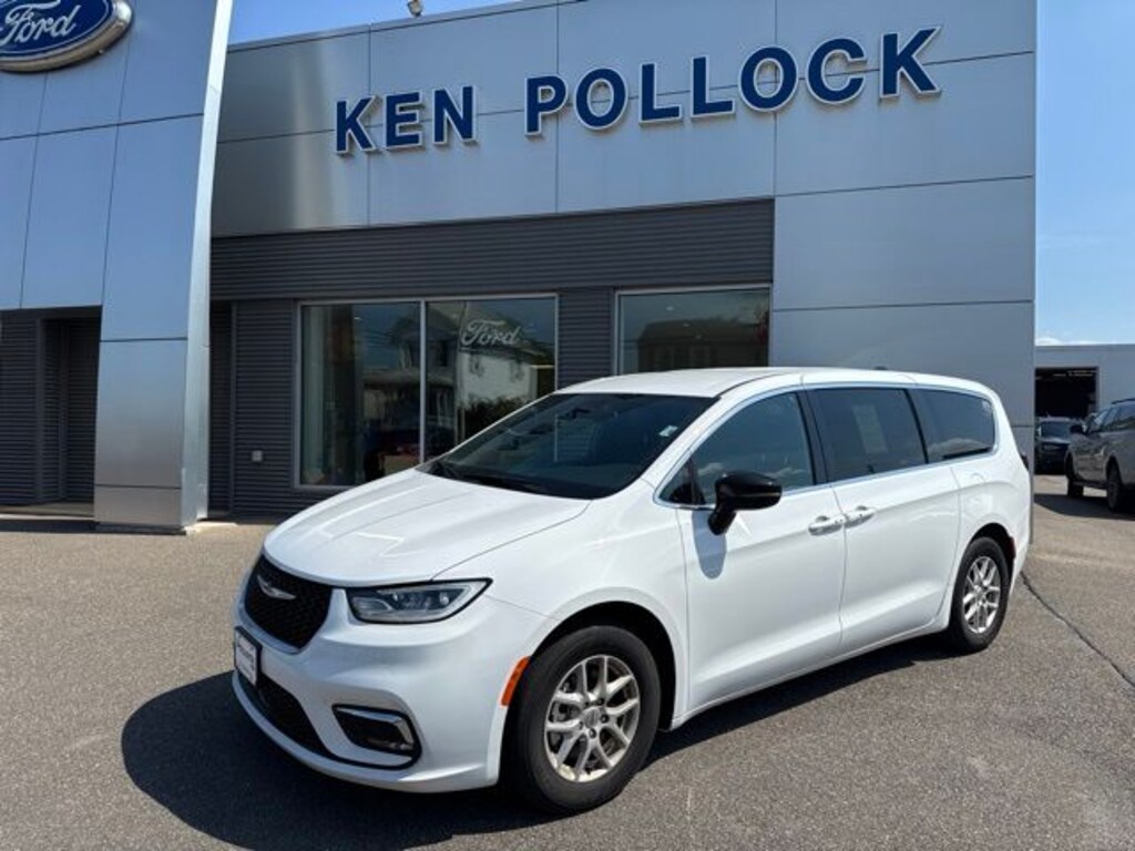 Used 2025 Chrysler Pacifica Select Minivan/Van