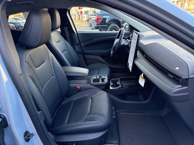 2025 Ford Mustang Mach-E Premium - Photo 47