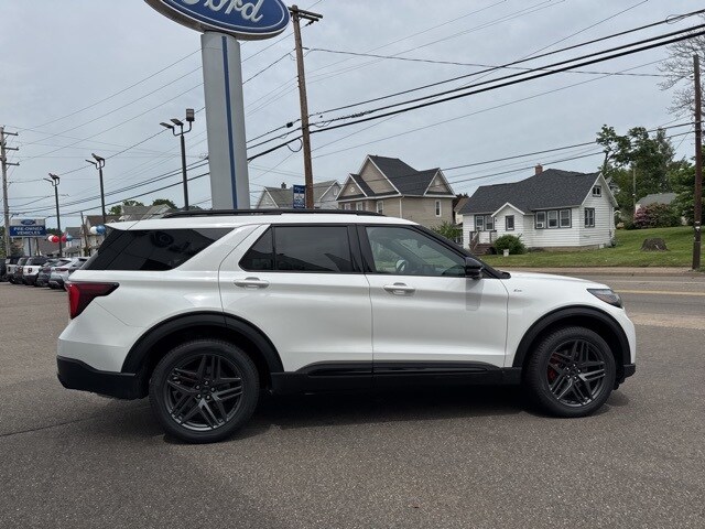 2025 Ford Explorer ST-Line photo 2