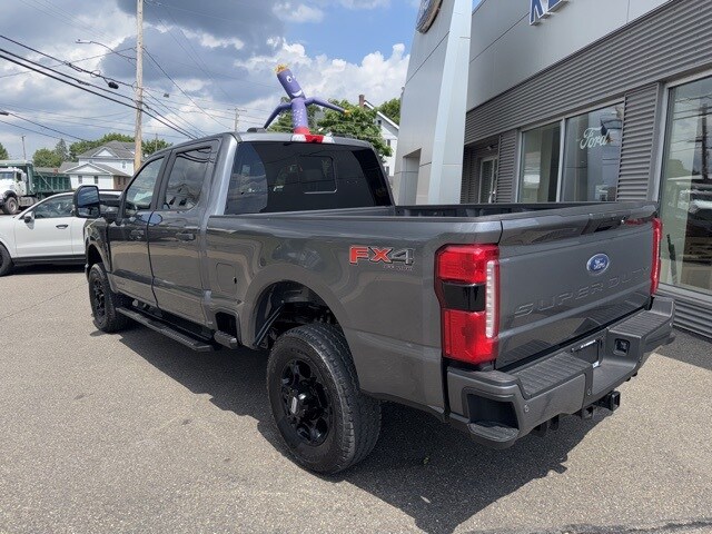 2025 Ford F-250 photo 3