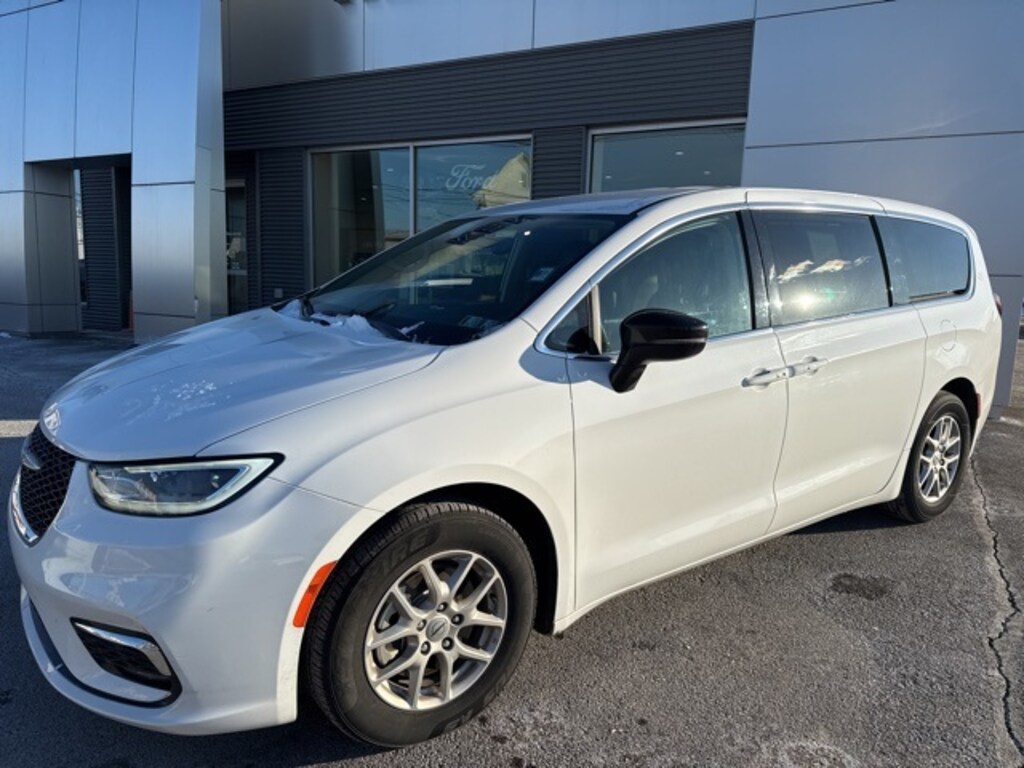 Certified 2024 Chrysler Pacifica Touring L Minivan/Van