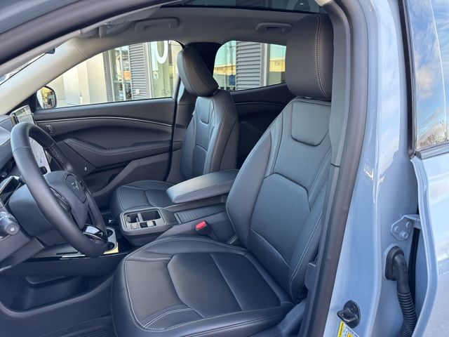 2025 Ford Mustang Mach-E Premium - Photo 28