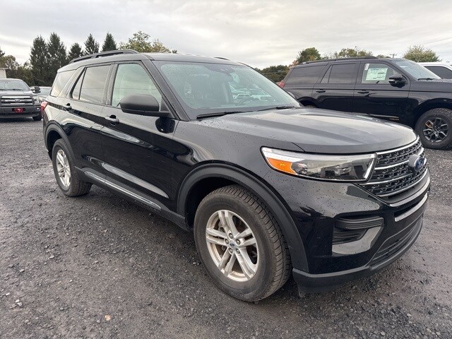2023 Ford Explorer XLT photo 3